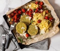 VERDE AMORE MIT BROKKOLI, Spaghetti, geröstete Kirschtomaten und Parmesan