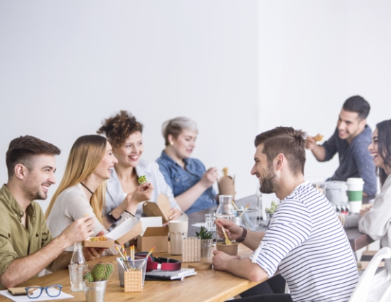 5 errores que no debes cometer durante el almuerzo