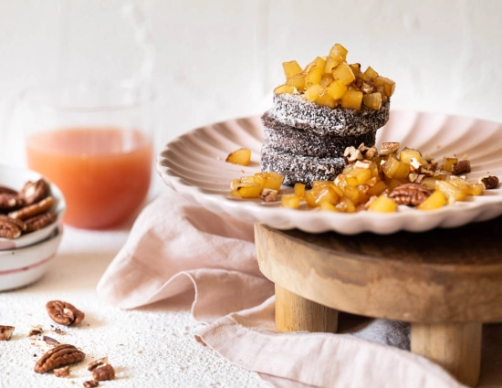 Mini cake con pere dorate e noci pecan