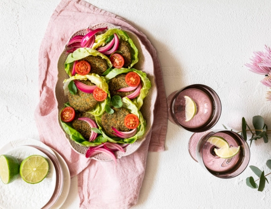 Foglie croccanti con Mini Burger agli Spinaci e cipolle in agrodolce