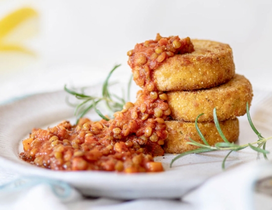 Pumpkin and carrot mini burgers with lentil ragout Bolognese style