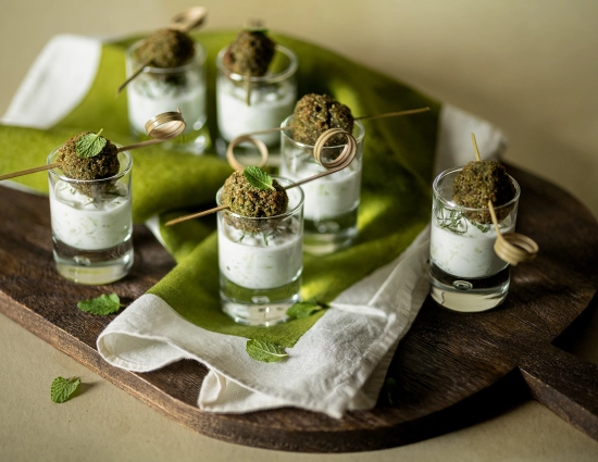 Bicchierini di falafel e tzatziki alla menta